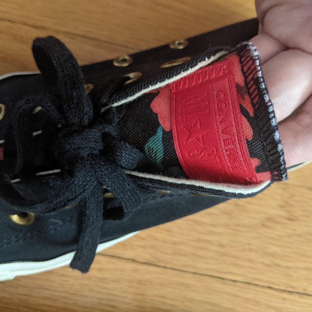Rose Converse - Picture 2 of 4